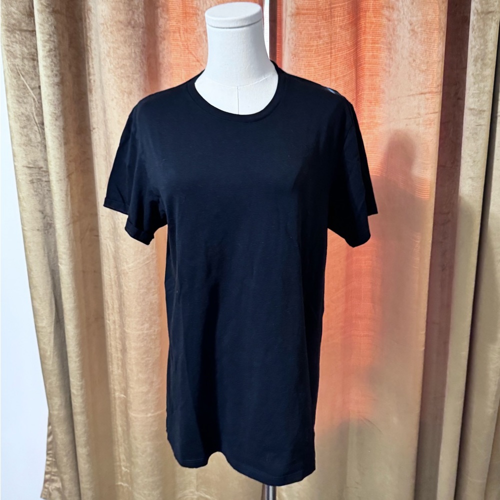 Calvin Klein Classic Fit  T-Shirts SZ MED. Black‎